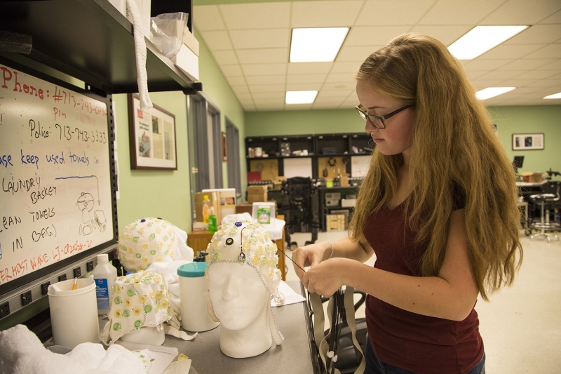 VIDEO: Woodlands High Student Helps With NIH Study in ECE Professor's Lab