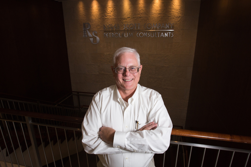 Alumnus Donates First Library to Petroleum Engineering Department