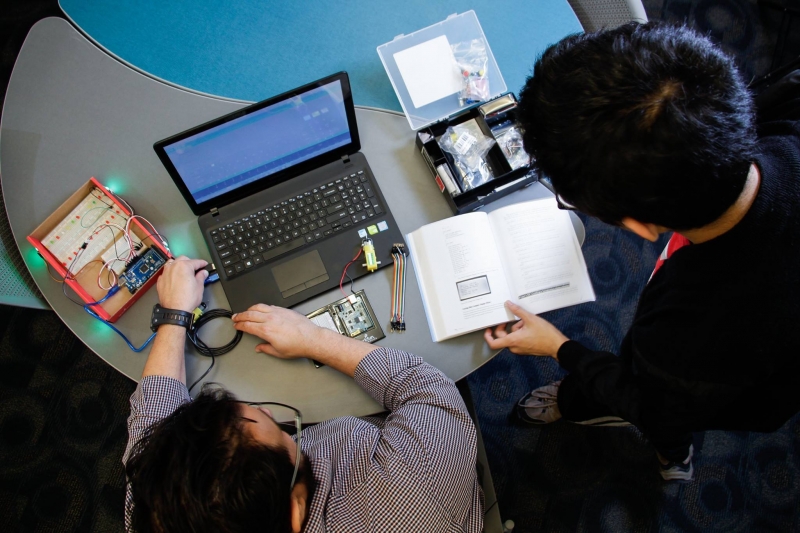 New Makerspace Now Open at UH Library