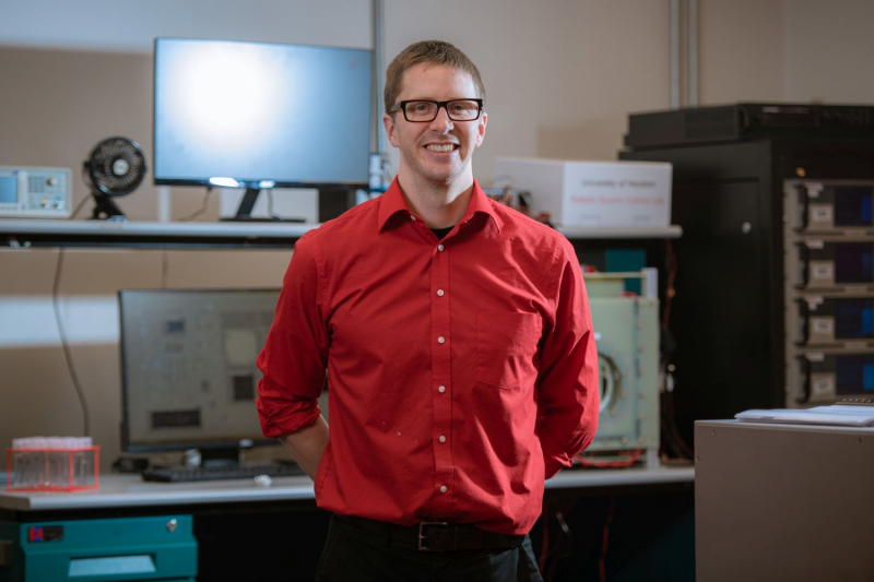 Aaron T. Becker, Ph.D., an Associate Professor in the Electrical and Computer Engineering Department at the Cullen College of Engineering, has received a $299,963 grant from the NSF to hopefully develop “a new type of small-scale manufacturing method, with the precision of modules, the reusability of Legos, and the self-assembly of DNA.”
