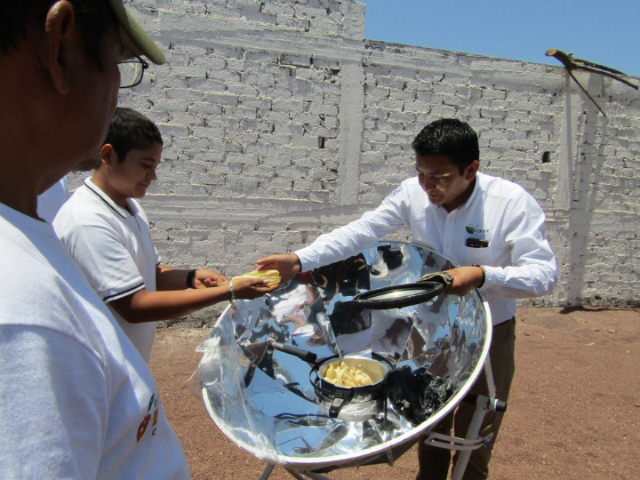 López-Sosa's stove in action.