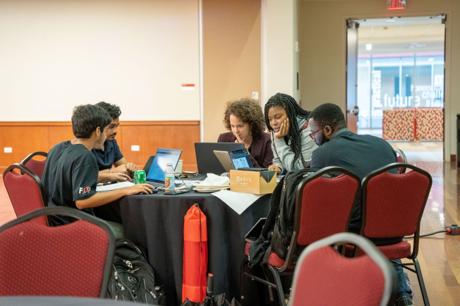 Students work on their proposal for cloudathon@UH.