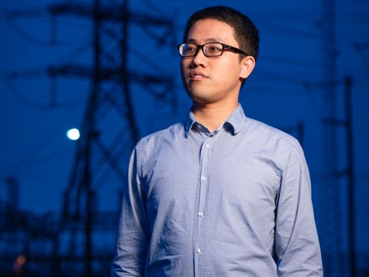 Xingpeng Li, an assistant professor in the Department of Electrical and Computer Engineering at the University of Houston’s Cullen College of Engineering, has been named an Emerging Leader by the 2023 Offshore Technology Conference.