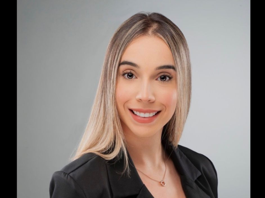 Alexandra Ledesma is a new graduate from the Construction Management program. An immigrant from Venezuela, she describes in her own words why she chose UH, and the professor that helped her achieve her best.