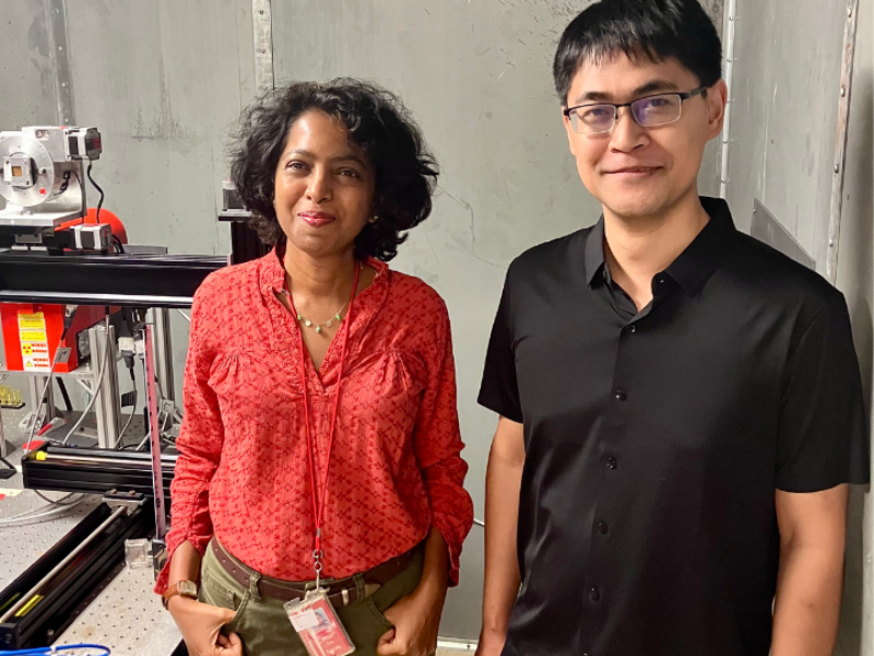 Mini Das, Moores Professor at UH's College of Natural Sciences and Mathematics and Cullen College of Engineering with Physics graduate student Jingcheng Yuan