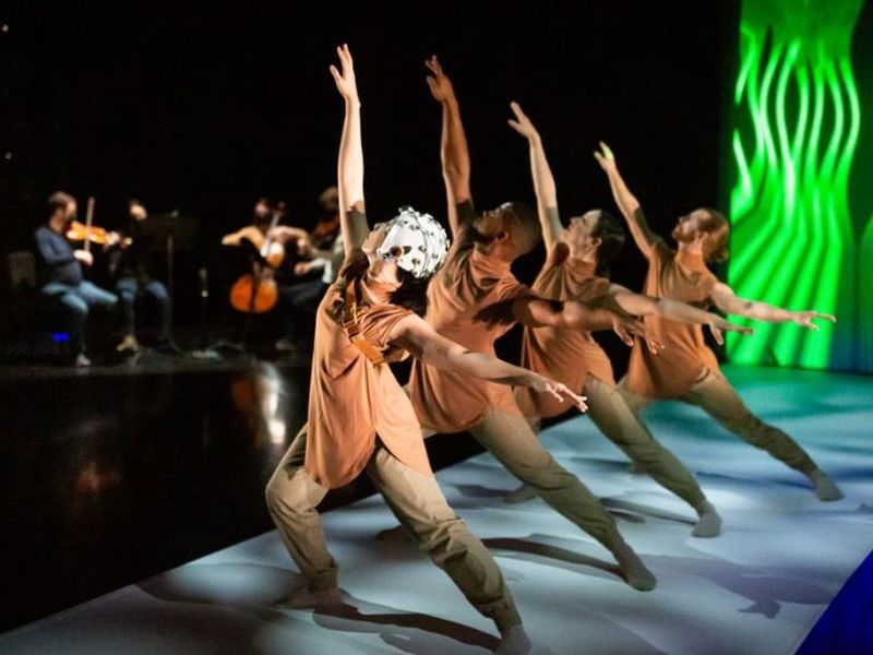  A mesmerizing display of science in motion, as the front dancer wears a brain cap and has her brain waves measured by University of Houston BRAIN Engineers. Photo from the Live Wire Performance 2023. Courtesy: Lynn Lane. 