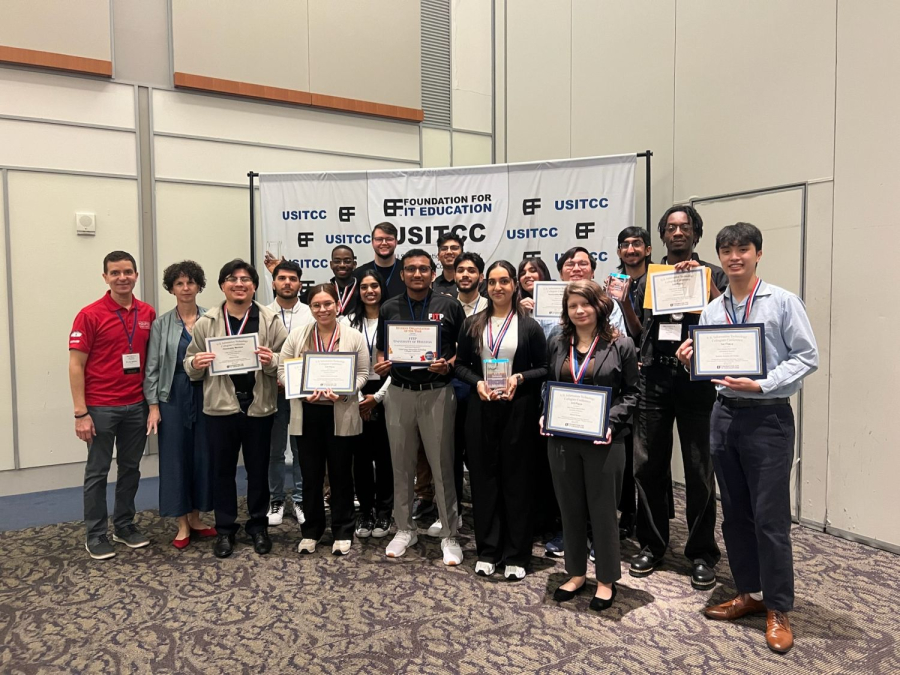 A group photo of UH participants at this year's USITCC Nationals. 