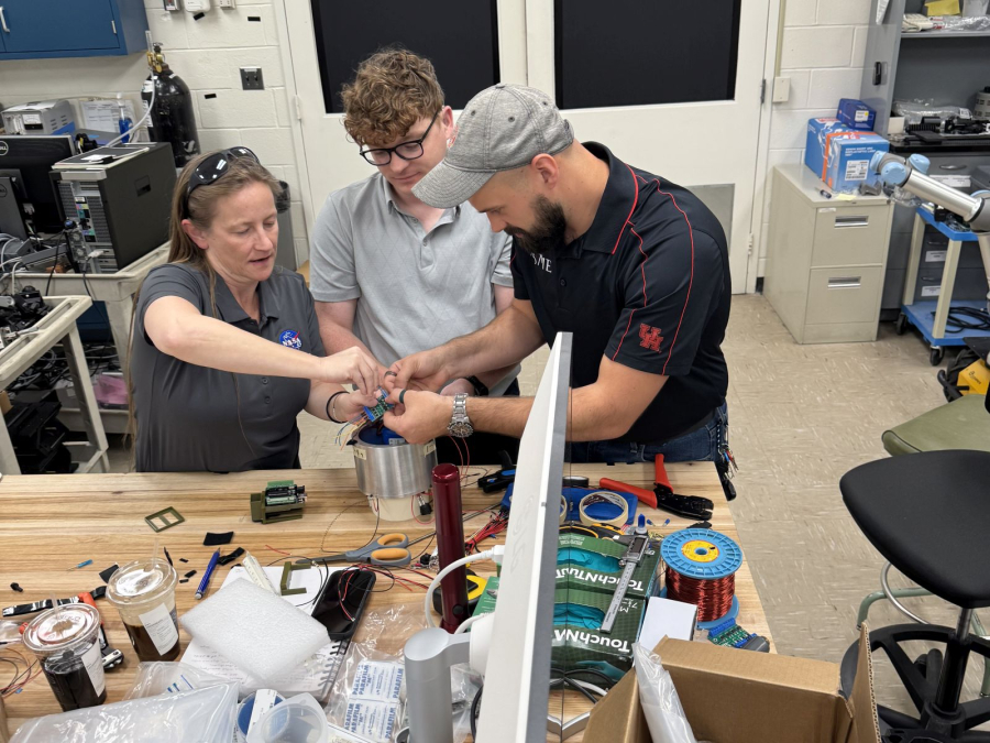 Images provided by the H.O.R.I.Z.O.N.S. team of their work with the NASA MSFC Electrostatic Levitation Lab. 