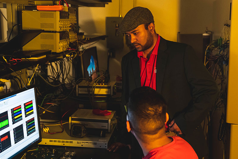 Harish Krishnamoorthy works in his lab with graduate students.