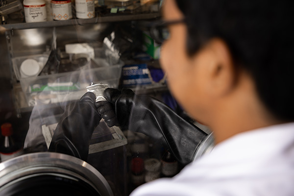 UH graduate student in the lab working with another type of bendable/stretchable polymer battery prototype being developed in the UH lab of Haleh Ardebili.