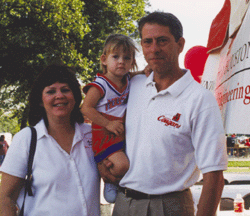 Annette Vogel (1985 BA Journ, 1990 JD) and John Paul Vogel (1986 BSCE, 1991 MSCE) wtih their daughter