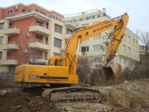 Cullen College researchers are developing a low-cost system that can send out warnings when an excavator is digging to close to a pipeline.