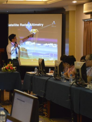 Assistant Civil and Environmental Engineering Professor Hyongki Lee teaching in Vietnam. Photo courtesy SERVIR GLOBAL