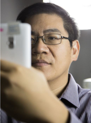 Electrical and computer engineering Associate Professor Wei-Chuan Shih and his DotLens technology