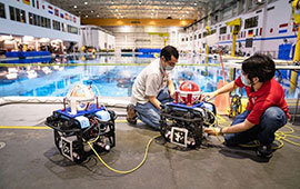 Assistant Professor Aaron Becker and robotic swarm lab members conduct tests of a submersible ROV pairing at the Neutral Buoyancy Lab in August.